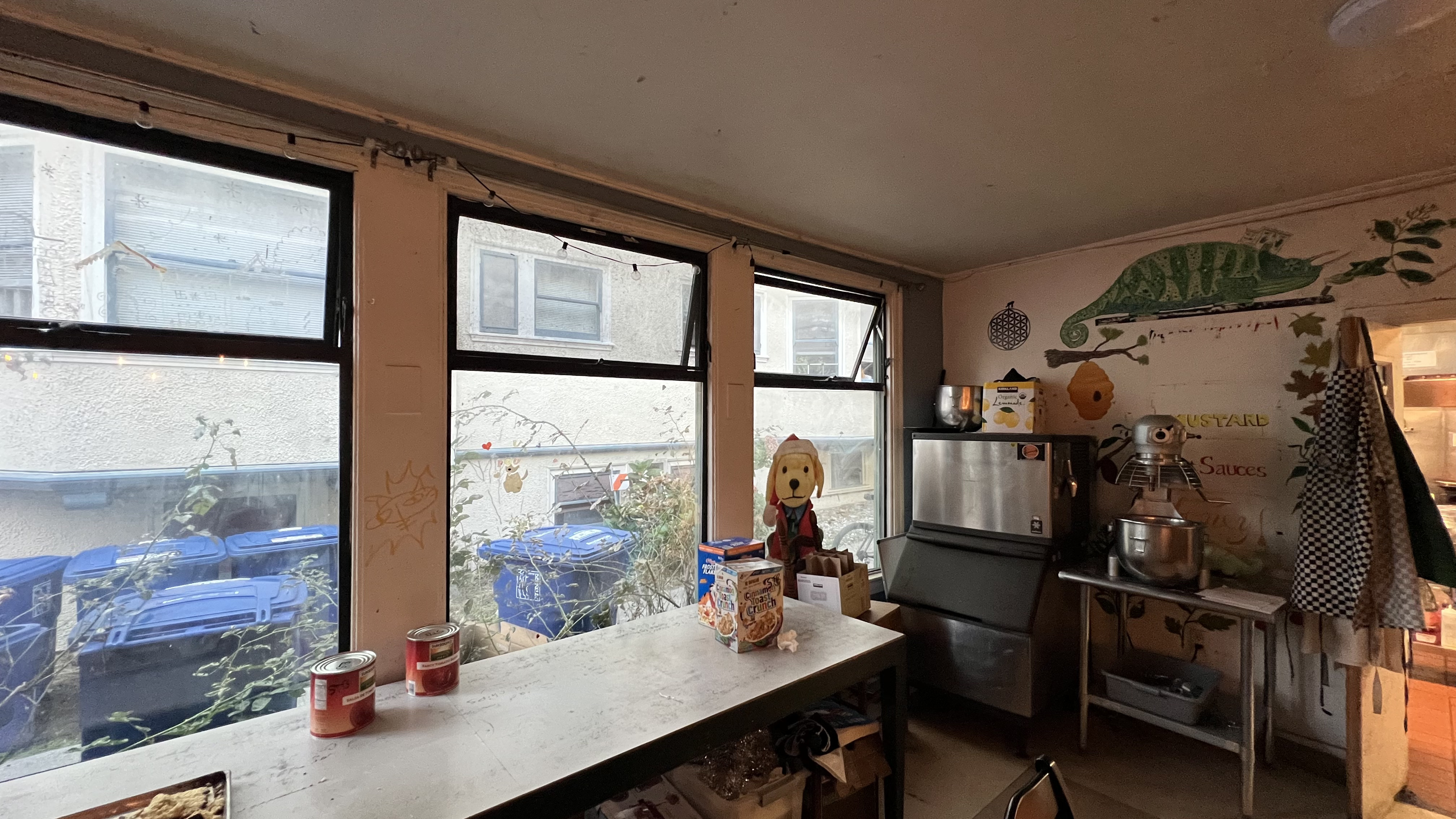 Window alcove right view